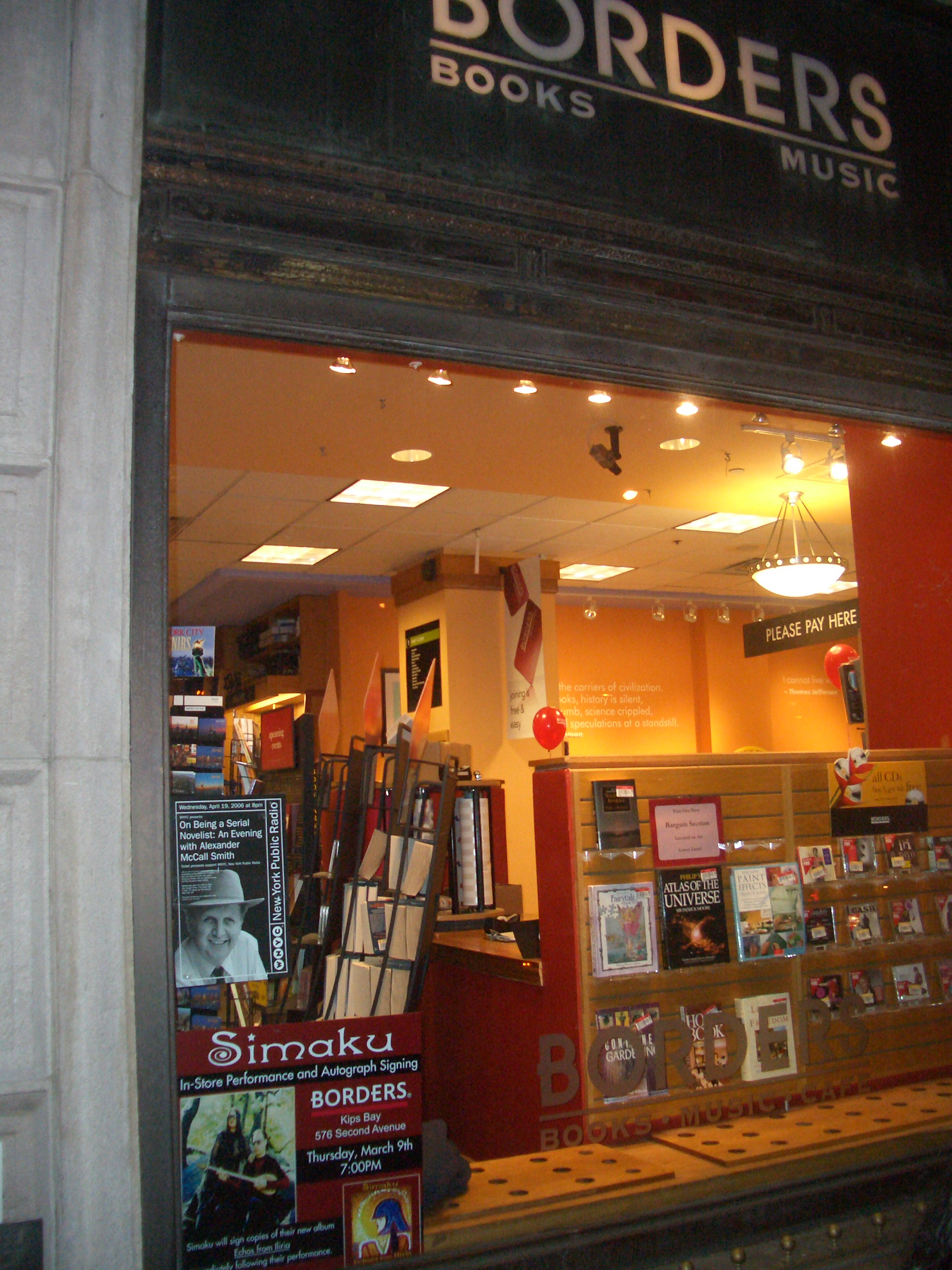 Borders Books exterior — 1